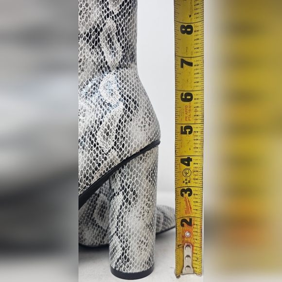 Fashion Nova Women's Midnight Lover Snake Print Vegan Leather Zip Heels Size 8.5 - Picture 14 of 14